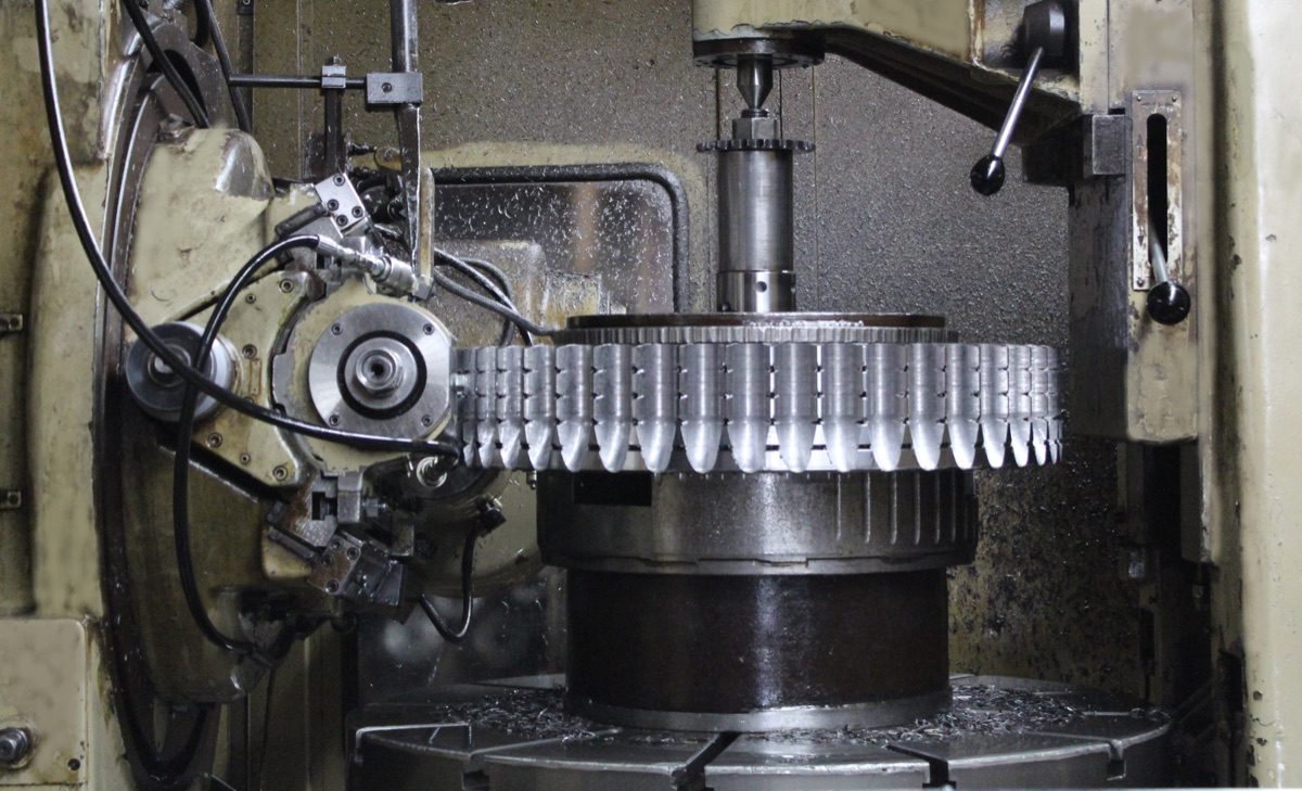 Gear hobbing