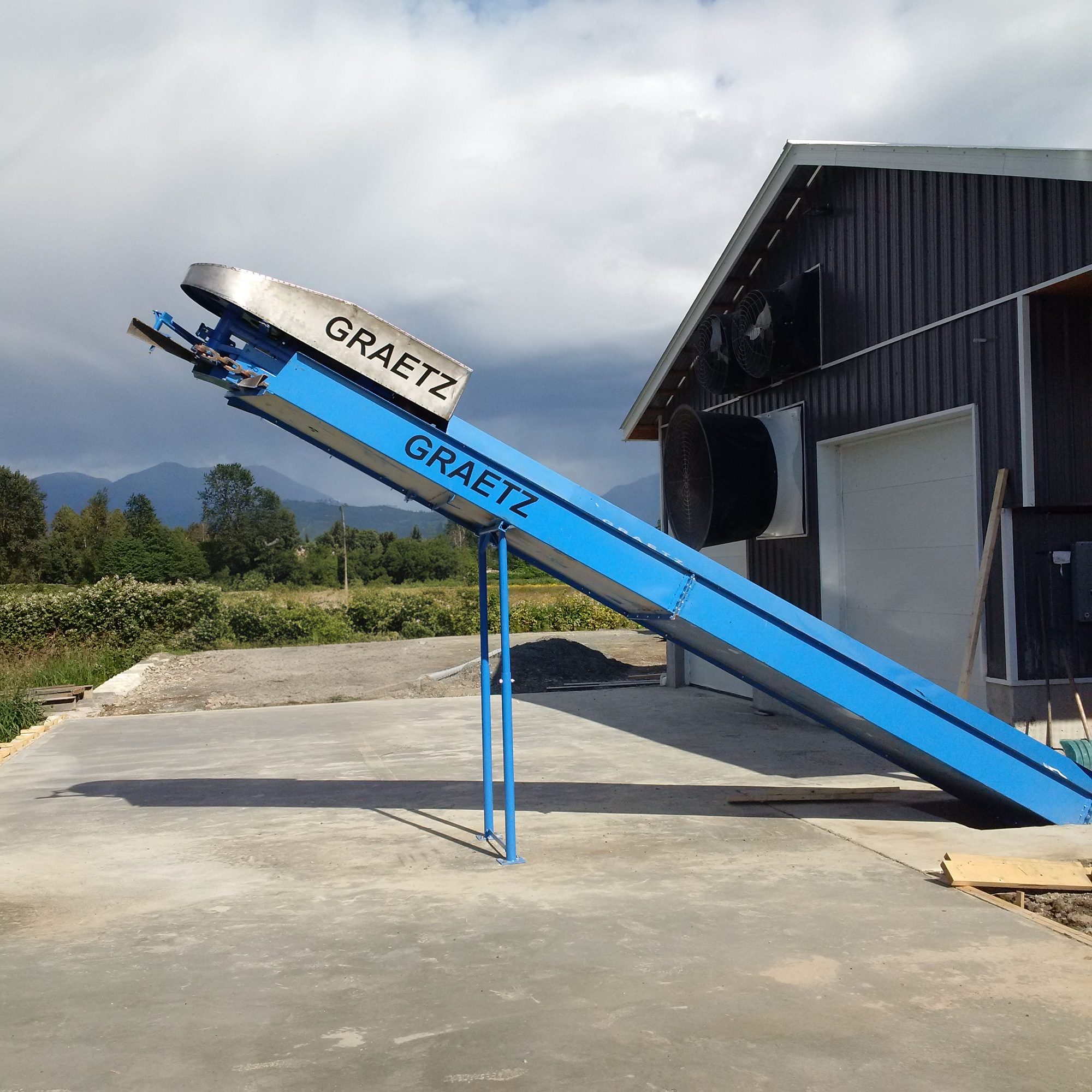 Model 400 Material Mover installed at a barn